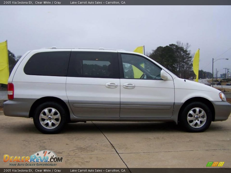 2005 Kia Sedona EX Clear White / Gray Photo #3
