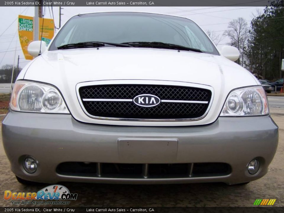 2005 Kia Sedona EX Clear White / Gray Photo #9