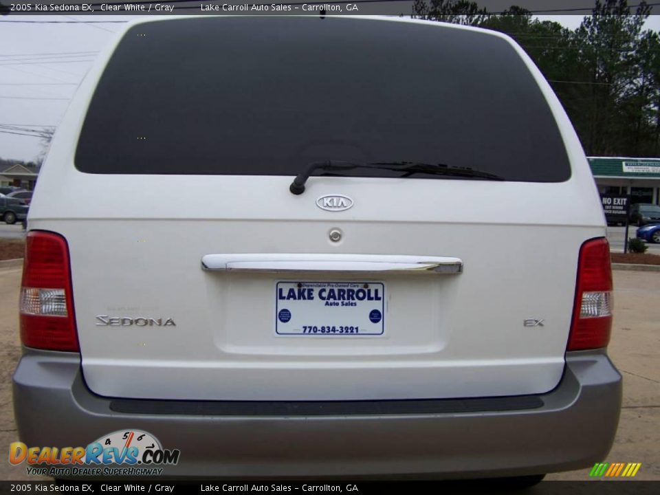 2005 Kia Sedona EX Clear White / Gray Photo #10