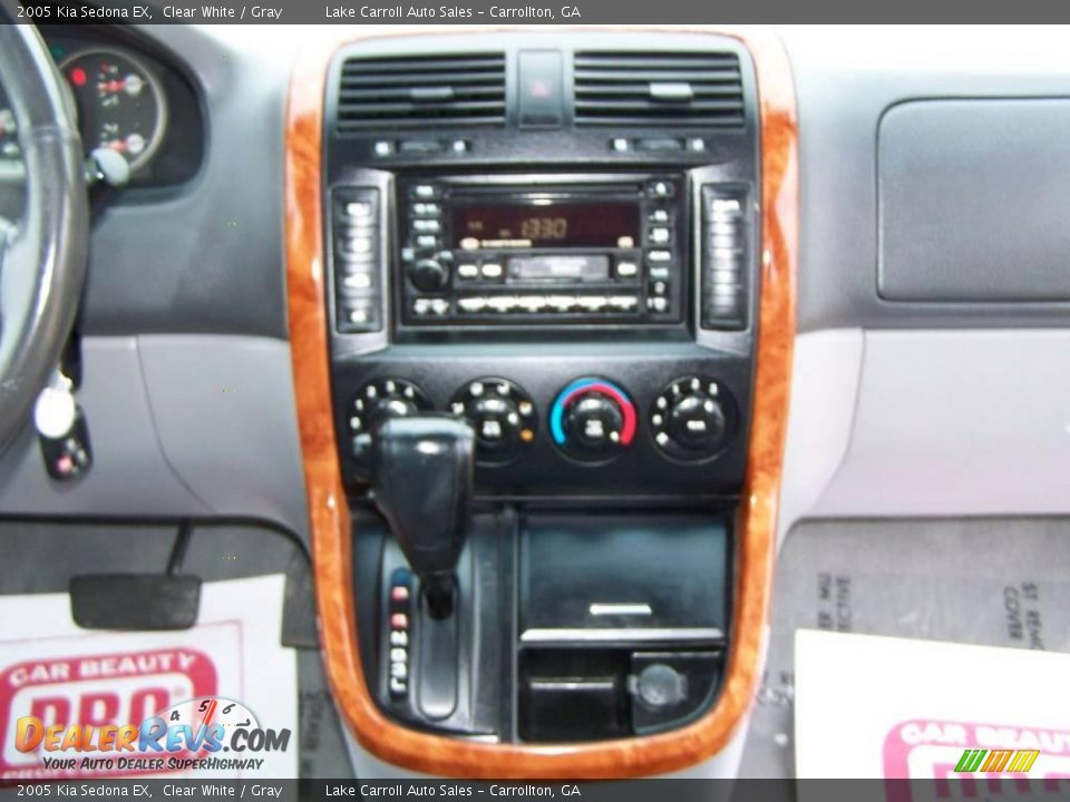 2005 Kia Sedona EX Clear White / Gray Photo #14
