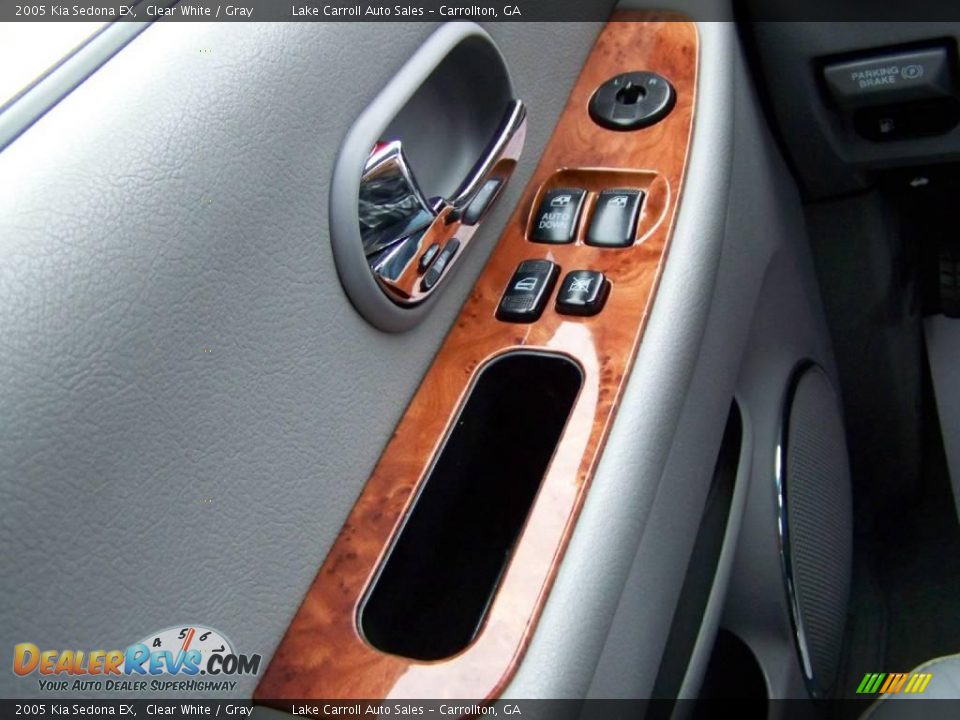 2005 Kia Sedona EX Clear White / Gray Photo #17
