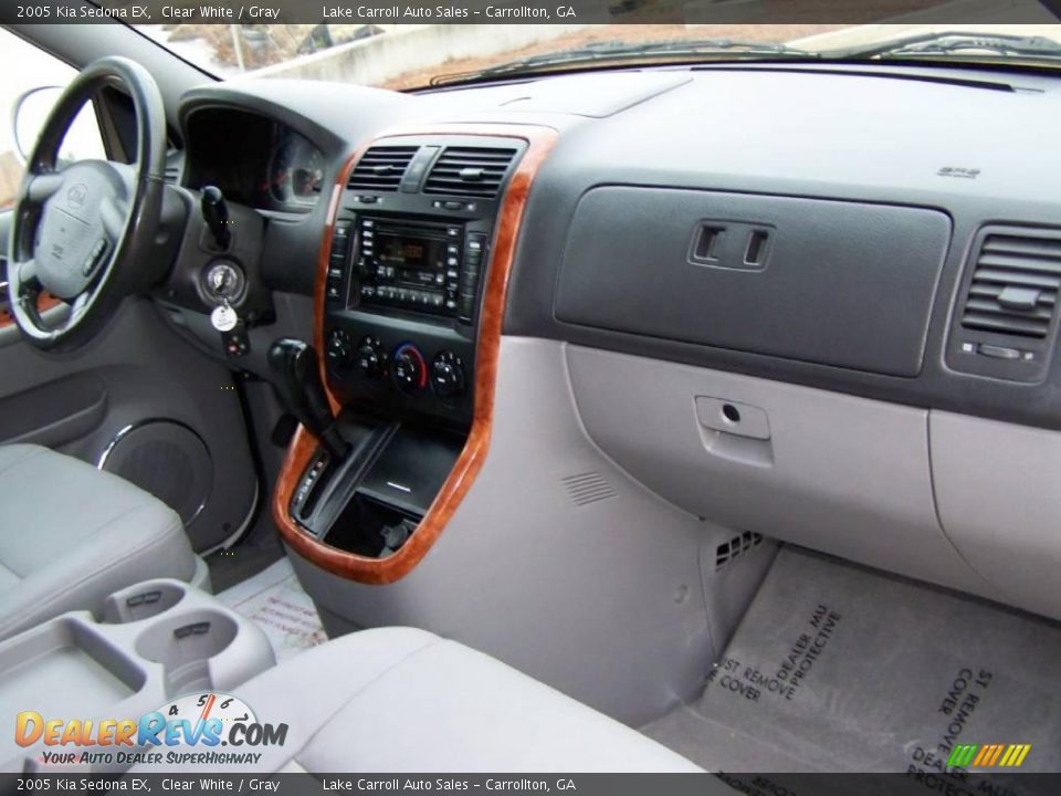 2005 Kia Sedona EX Clear White / Gray Photo #22