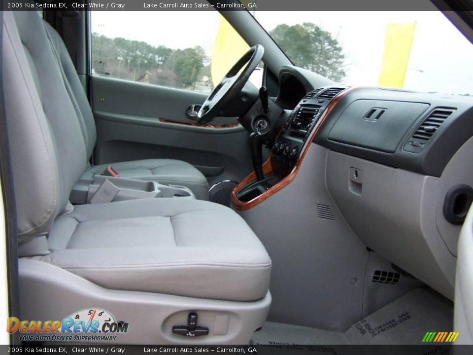 2005 Kia Sedona EX Clear White / Gray Photo #24