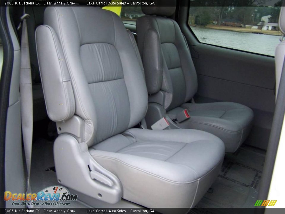 2005 Kia Sedona EX Clear White / Gray Photo #26