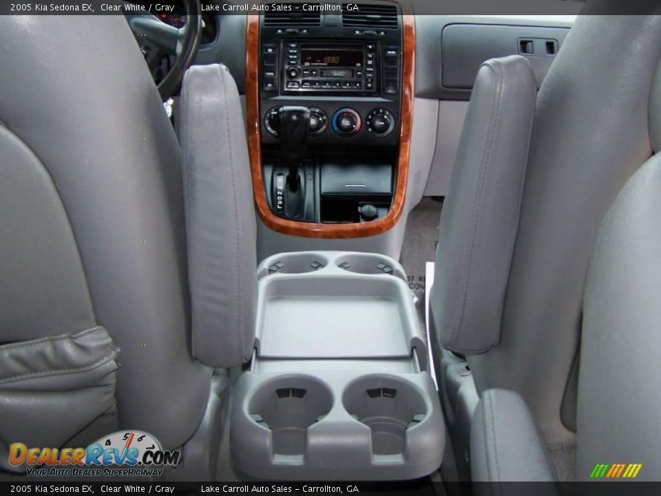 2005 Kia Sedona EX Clear White / Gray Photo #30