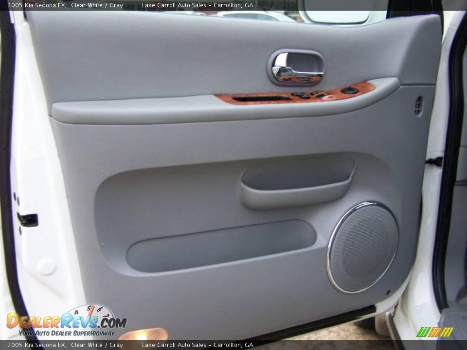 2005 Kia Sedona EX Clear White / Gray Photo #35