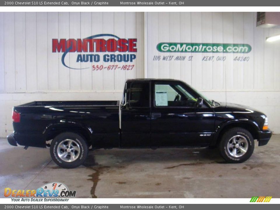 2000 Chevrolet S10 LS Extended Cab Onyx Black / Graphite Photo #1
