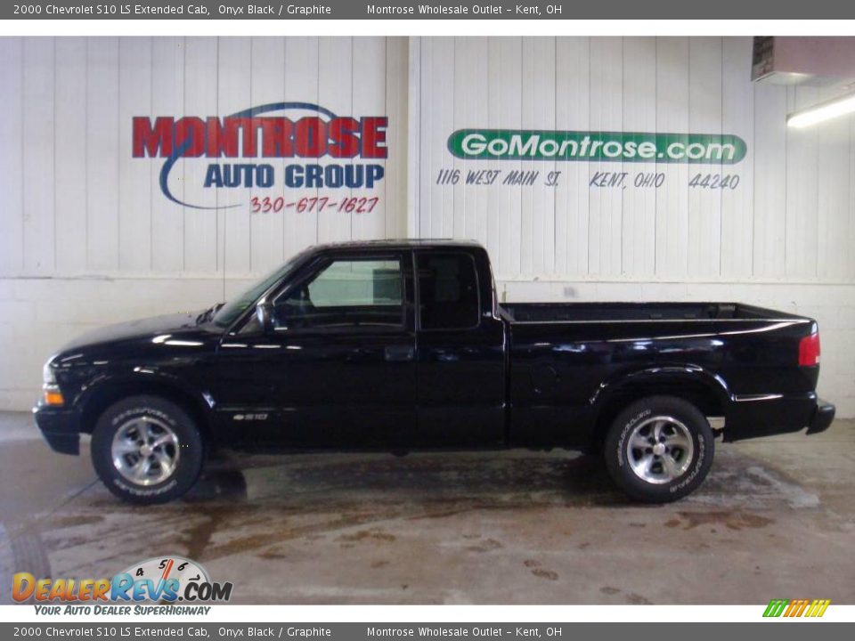 2000 Chevrolet S10 LS Extended Cab Onyx Black / Graphite Photo #2