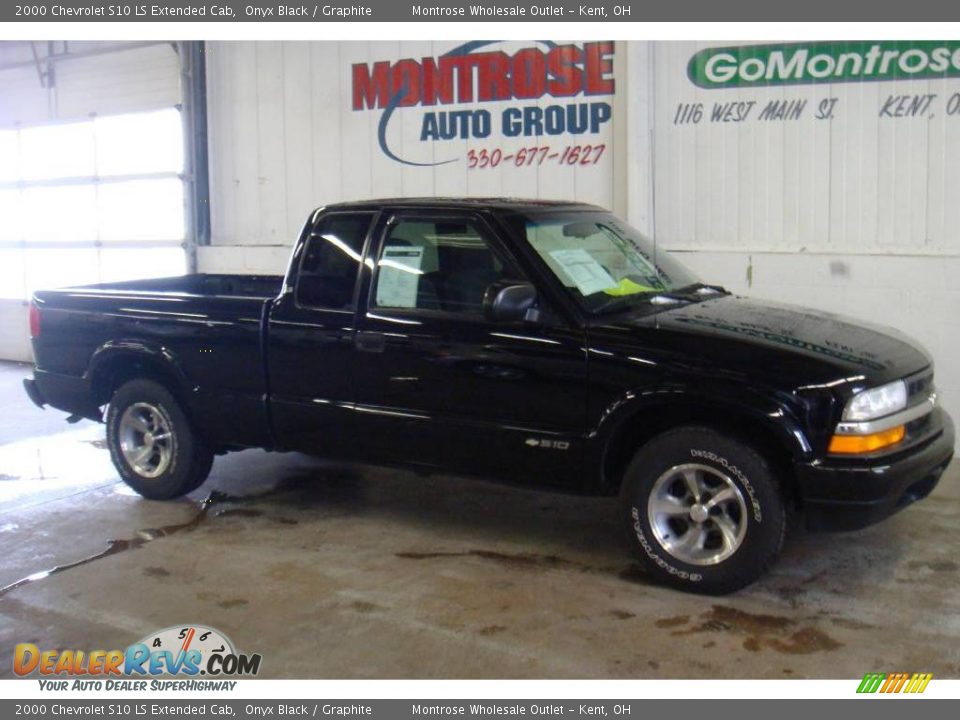 2000 Chevrolet S10 LS Extended Cab Onyx Black / Graphite Photo #3