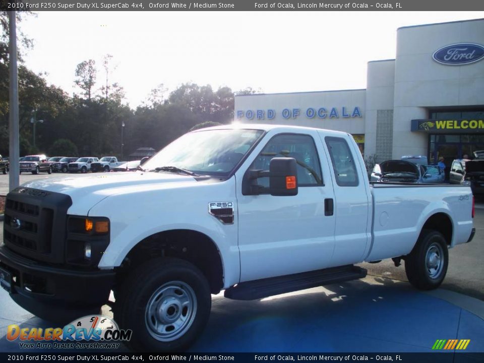 2010 Ford F250 Super Duty XL SuperCab 4x4 Oxford White / Medium Stone Photo #1