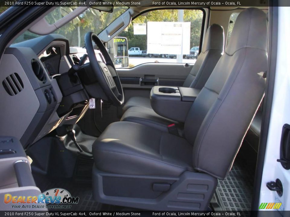 2010 Ford F250 Super Duty XL SuperCab 4x4 Oxford White / Medium Stone Photo #4