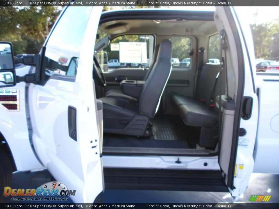 2010 Ford F250 Super Duty XL SuperCab 4x4 Oxford White / Medium Stone Photo #5