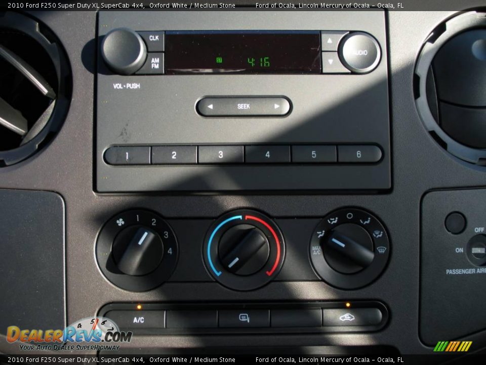 2010 Ford F250 Super Duty XL SuperCab 4x4 Oxford White / Medium Stone Photo #8
