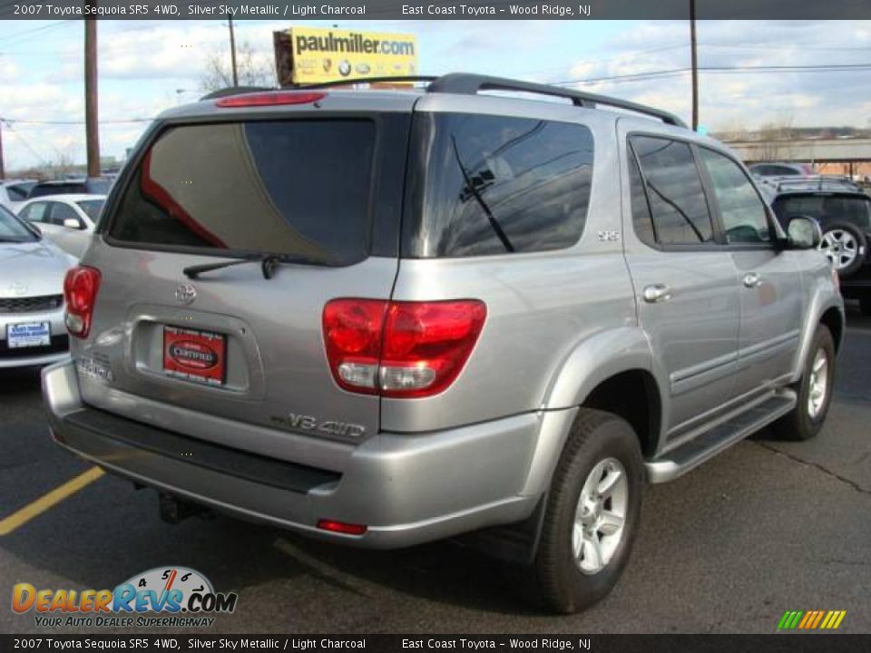 2007 Toyota Sequoia SR5 4WD Silver Sky Metallic / Light Charcoal Photo #3