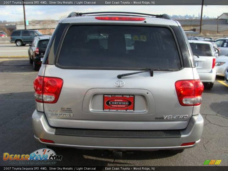 2007 Toyota Sequoia SR5 4WD Silver Sky Metallic / Light Charcoal Photo #4