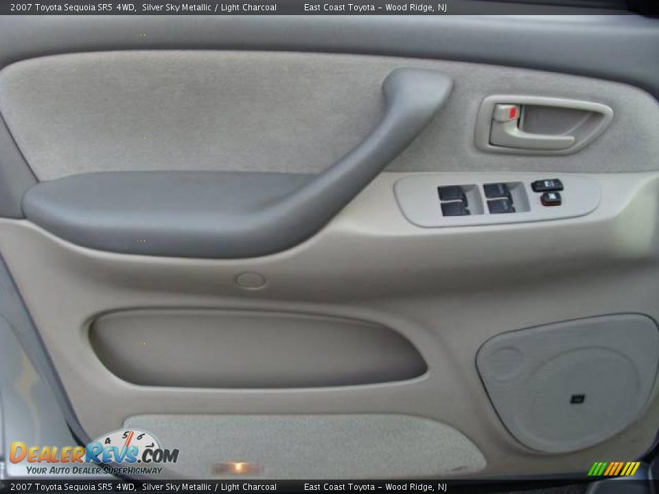 2007 Toyota Sequoia SR5 4WD Silver Sky Metallic / Light Charcoal Photo #6