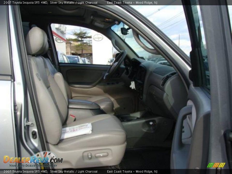 2007 Toyota Sequoia SR5 4WD Silver Sky Metallic / Light Charcoal Photo #8