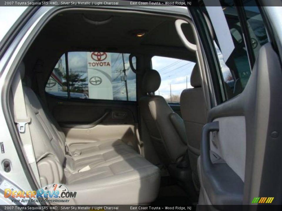 2007 Toyota Sequoia SR5 4WD Silver Sky Metallic / Light Charcoal Photo #12