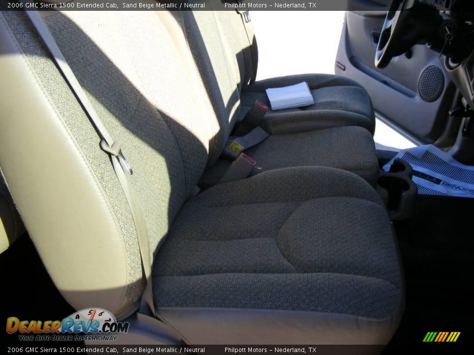 2006 GMC Sierra 1500 Extended Cab Sand Beige Metallic / Neutral Photo #27