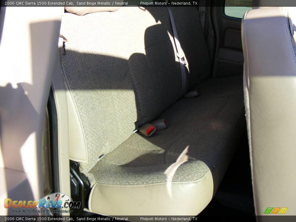 2006 GMC Sierra 1500 Extended Cab Sand Beige Metallic / Neutral Photo #28