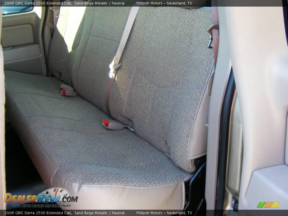 2006 GMC Sierra 1500 Extended Cab Sand Beige Metallic / Neutral Photo #32