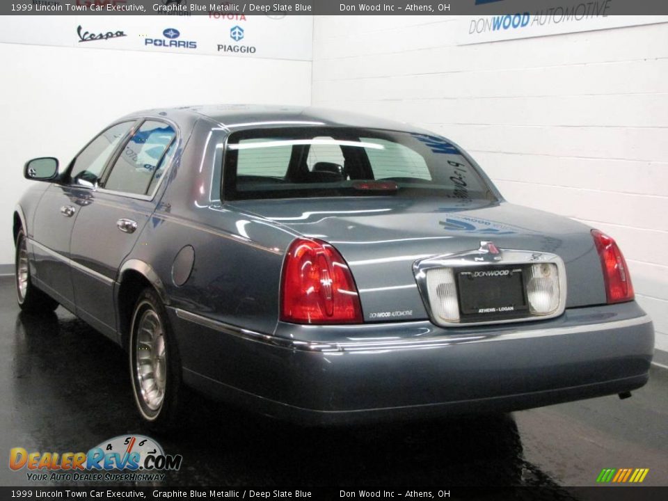 1999 Lincoln Town Car Executive Graphite Blue Metallic / Deep Slate Blue Photo #3