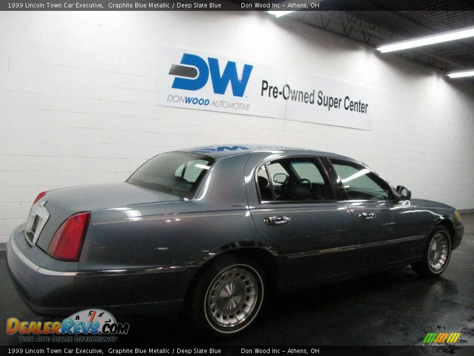 1999 Lincoln Town Car Executive Graphite Blue Metallic / Deep Slate Blue Photo #4