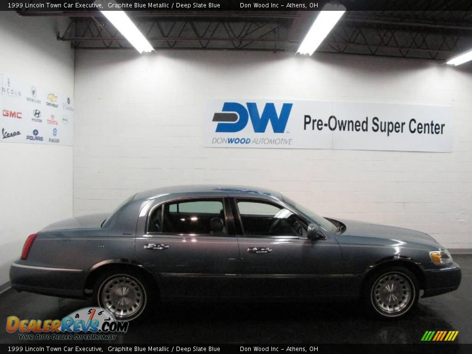 1999 Lincoln Town Car Executive Graphite Blue Metallic / Deep Slate Blue Photo #6