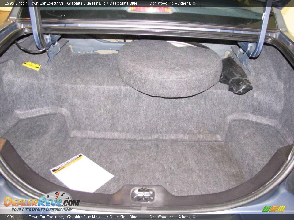 1999 Lincoln Town Car Executive Graphite Blue Metallic / Deep Slate Blue Photo #9