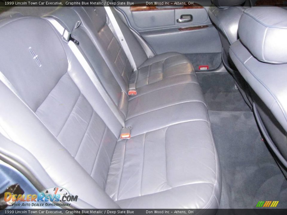 1999 Lincoln Town Car Executive Graphite Blue Metallic / Deep Slate Blue Photo #13