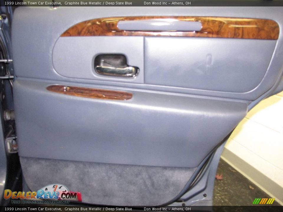 1999 Lincoln Town Car Executive Graphite Blue Metallic / Deep Slate Blue Photo #17