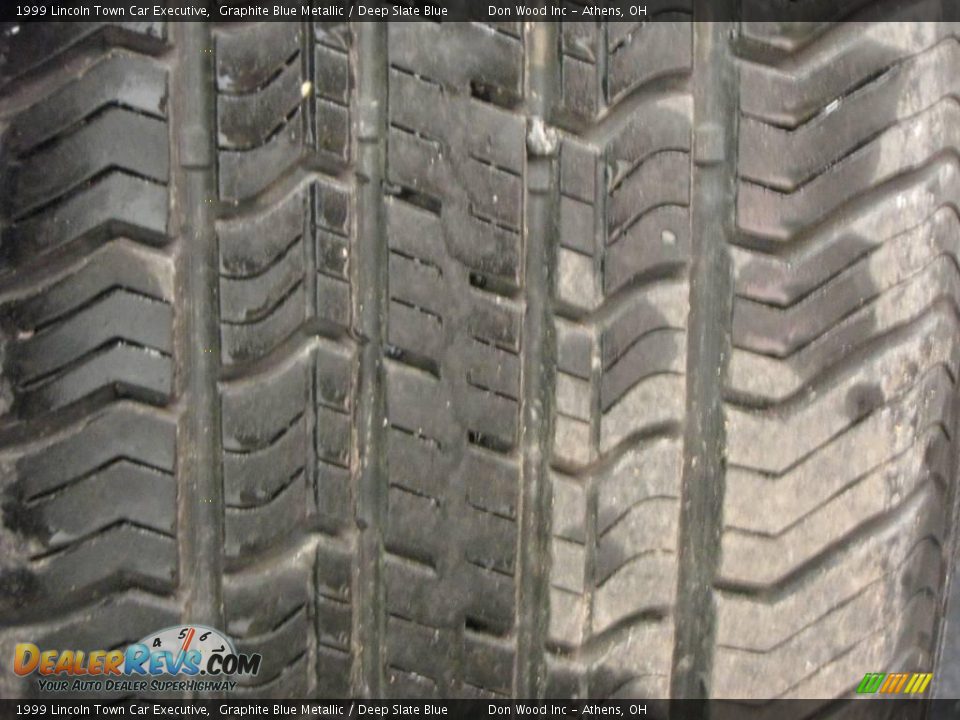1999 Lincoln Town Car Executive Graphite Blue Metallic / Deep Slate Blue Photo #22