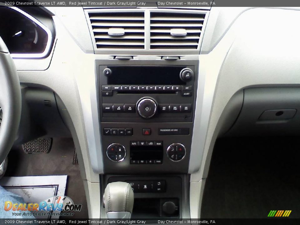 2009 Chevrolet Traverse LT AWD Red Jewel Tintcoat / Dark Gray/Light Gray Photo #12