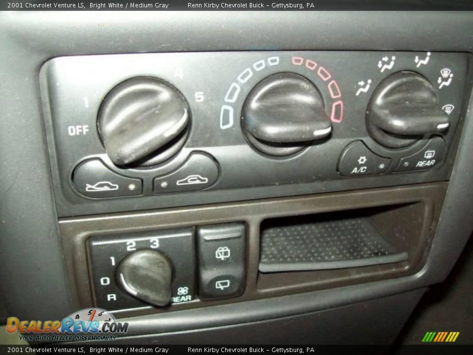 2001 Chevrolet Venture LS Bright White / Medium Gray Photo #22