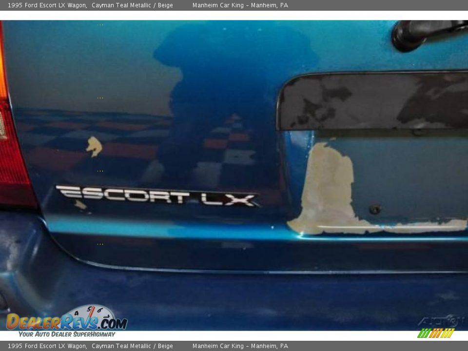 1995 Ford Escort LX Wagon Cayman Teal Metallic / Beige Photo #17