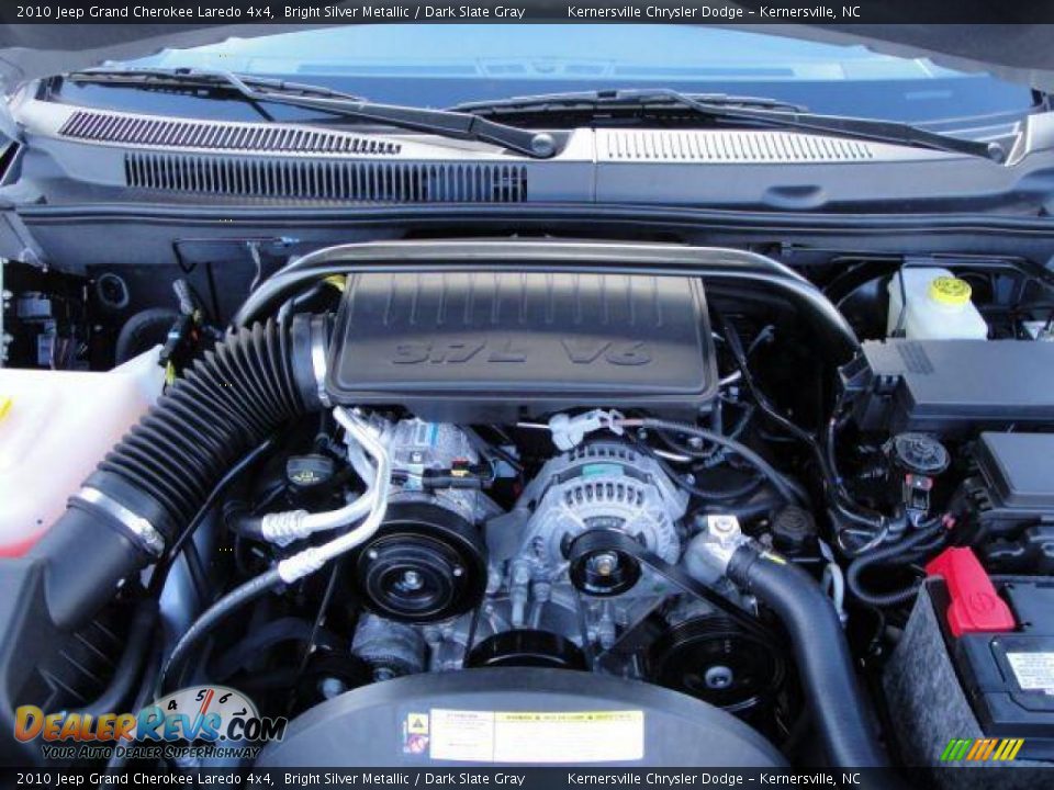 2010 Jeep Grand Cherokee Laredo 4x4 Bright Silver Metallic / Dark Slate Gray Photo #17