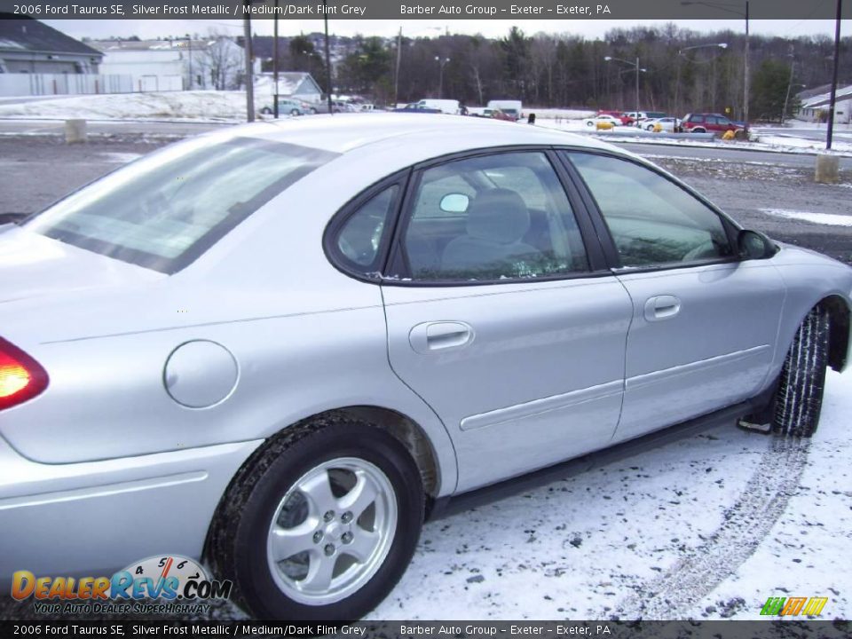 2006 Ford Taurus SE Silver Frost Metallic / Medium/Dark Flint Grey Photo #4