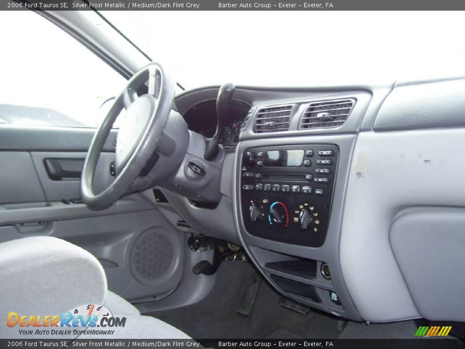 2006 Ford Taurus SE Silver Frost Metallic / Medium/Dark Flint Grey Photo #10