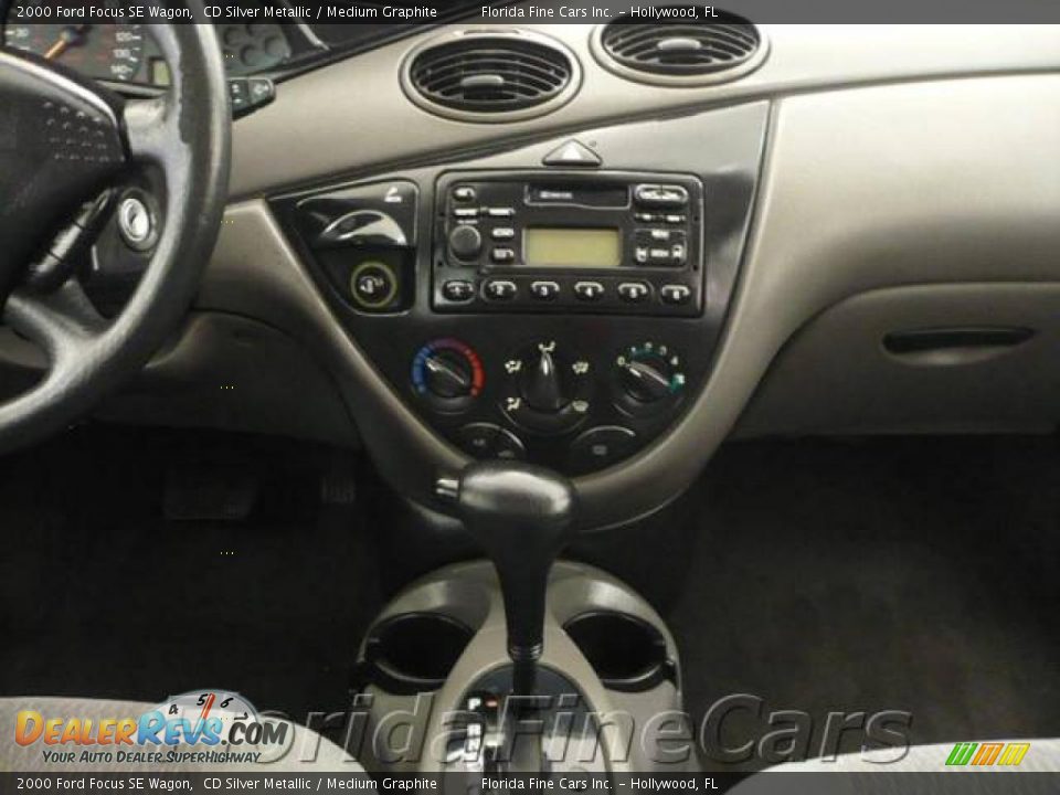 2000 Ford Focus SE Wagon CD Silver Metallic / Medium Graphite Photo #16