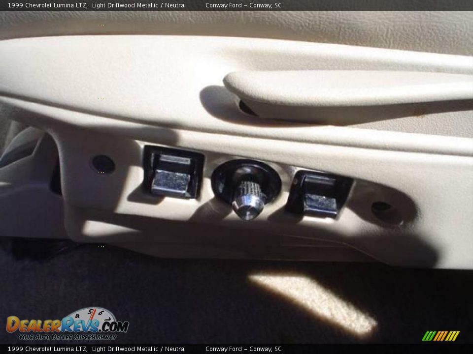 1999 Chevrolet Lumina LTZ Light Driftwood Metallic / Neutral Photo #23