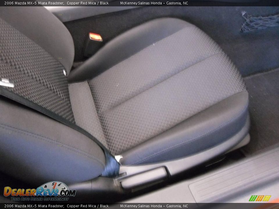 2006 Mazda MX-5 Miata Roadster Copper Red Mica / Black Photo #16