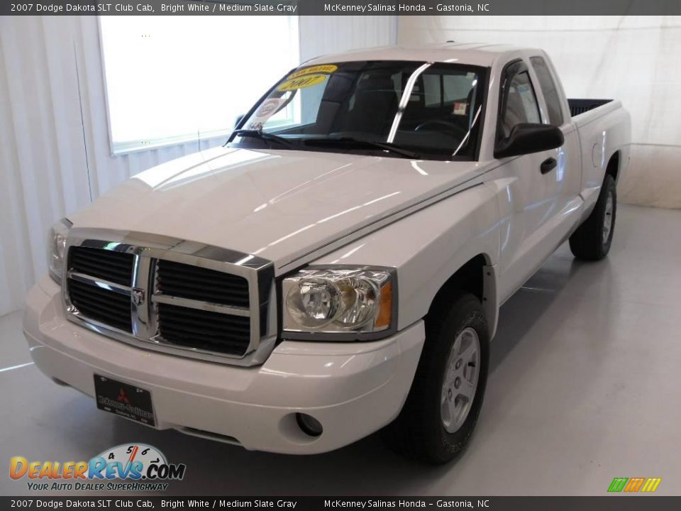 2007 Dodge Dakota SLT Club Cab Bright White / Medium Slate Gray Photo #1