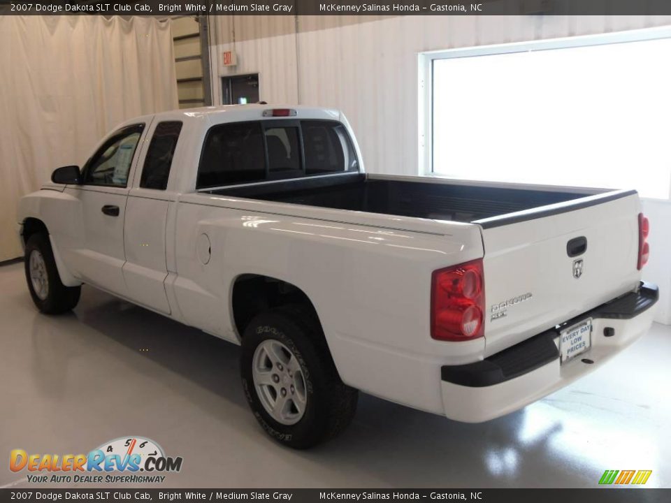 2007 Dodge Dakota SLT Club Cab Bright White / Medium Slate Gray Photo #2