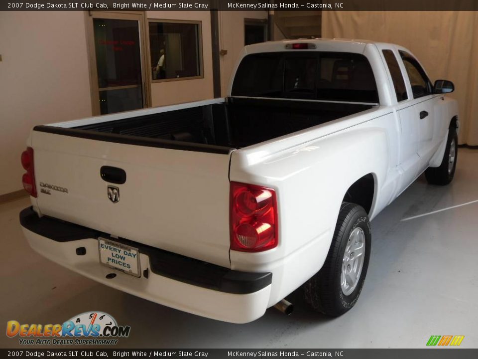 2007 Dodge Dakota SLT Club Cab Bright White / Medium Slate Gray Photo #3