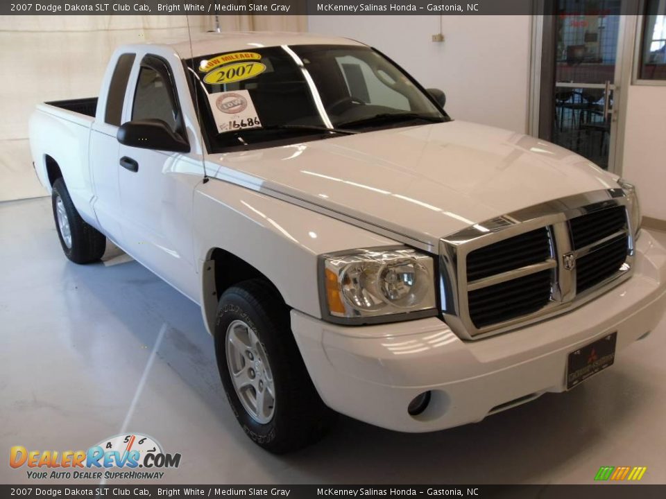 2007 Dodge Dakota SLT Club Cab Bright White / Medium Slate Gray Photo #5