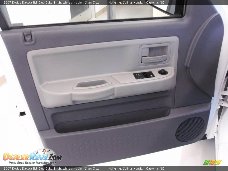 2007 Dodge Dakota SLT Club Cab Bright White / Medium Slate Gray Photo #7