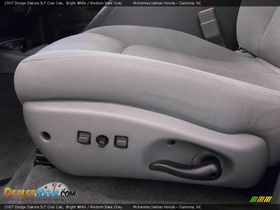 2007 Dodge Dakota SLT Club Cab Bright White / Medium Slate Gray Photo #9