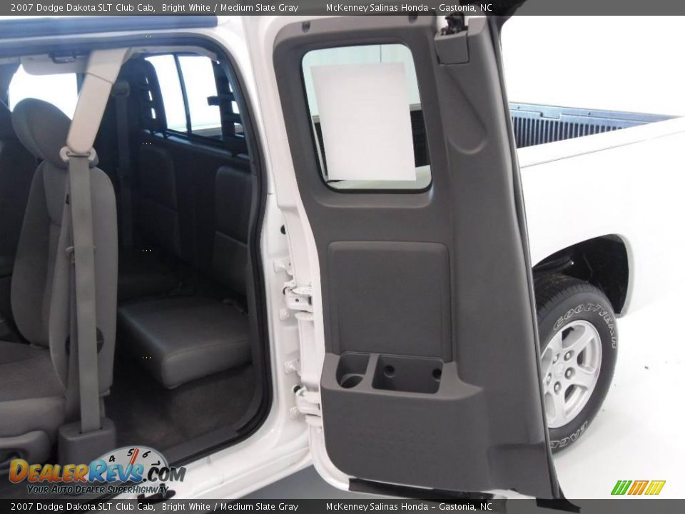2007 Dodge Dakota SLT Club Cab Bright White / Medium Slate Gray Photo #16