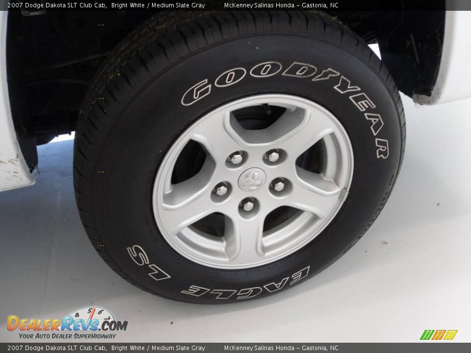 2007 Dodge Dakota SLT Club Cab Bright White / Medium Slate Gray Photo #17
