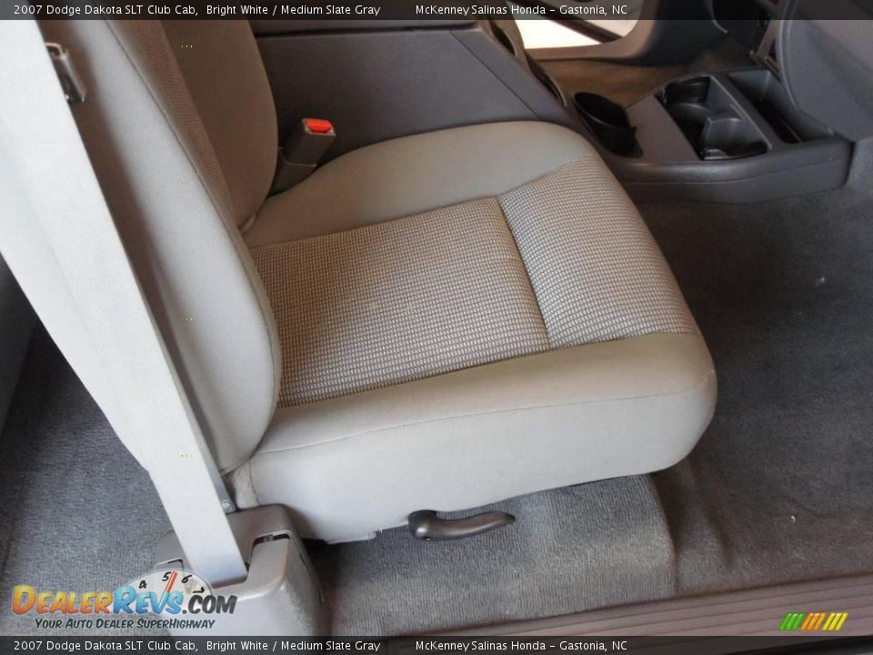 2007 Dodge Dakota SLT Club Cab Bright White / Medium Slate Gray Photo #19